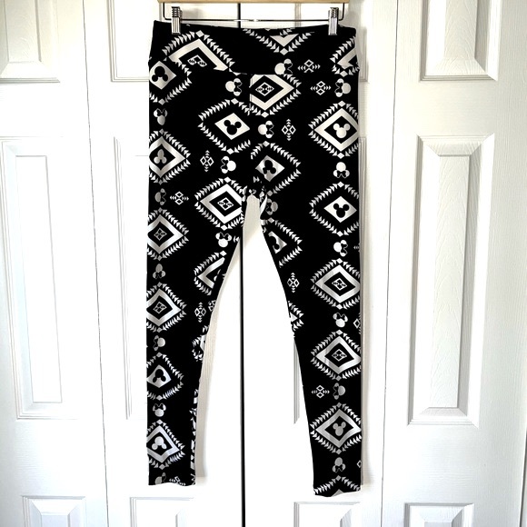LuLaroe Disney Mickey Tall/Curvy(plus) black/white print legging - Picture 1 of 7